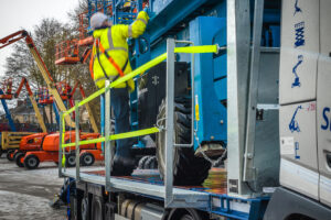 Summit Platforms, with their full-width Genie scissor lifts make good use of the Fold-out walkway...