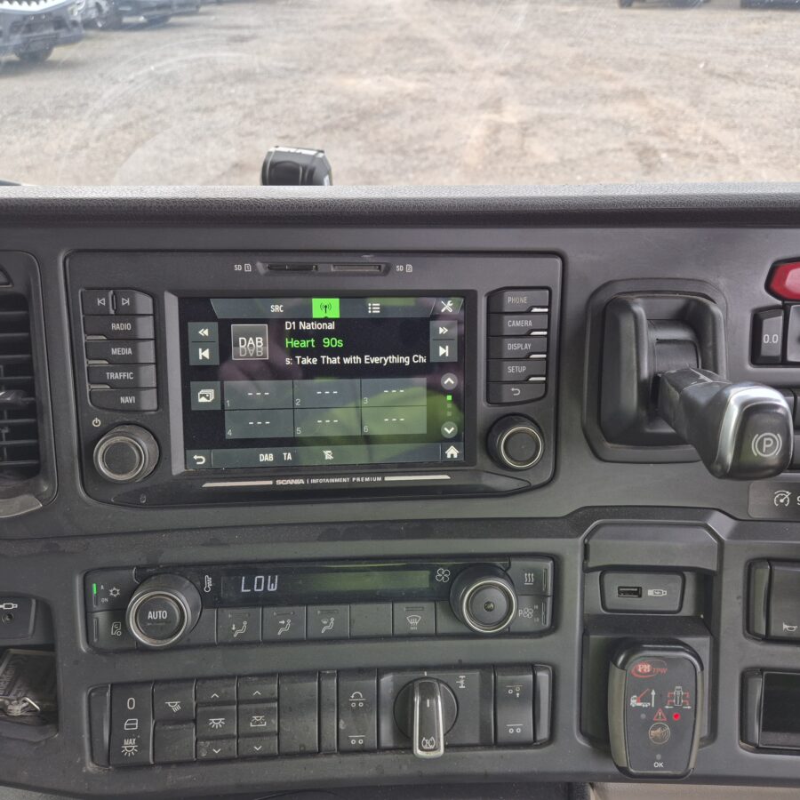 Scania P500 8×2 Cheesewedge Crane Truck