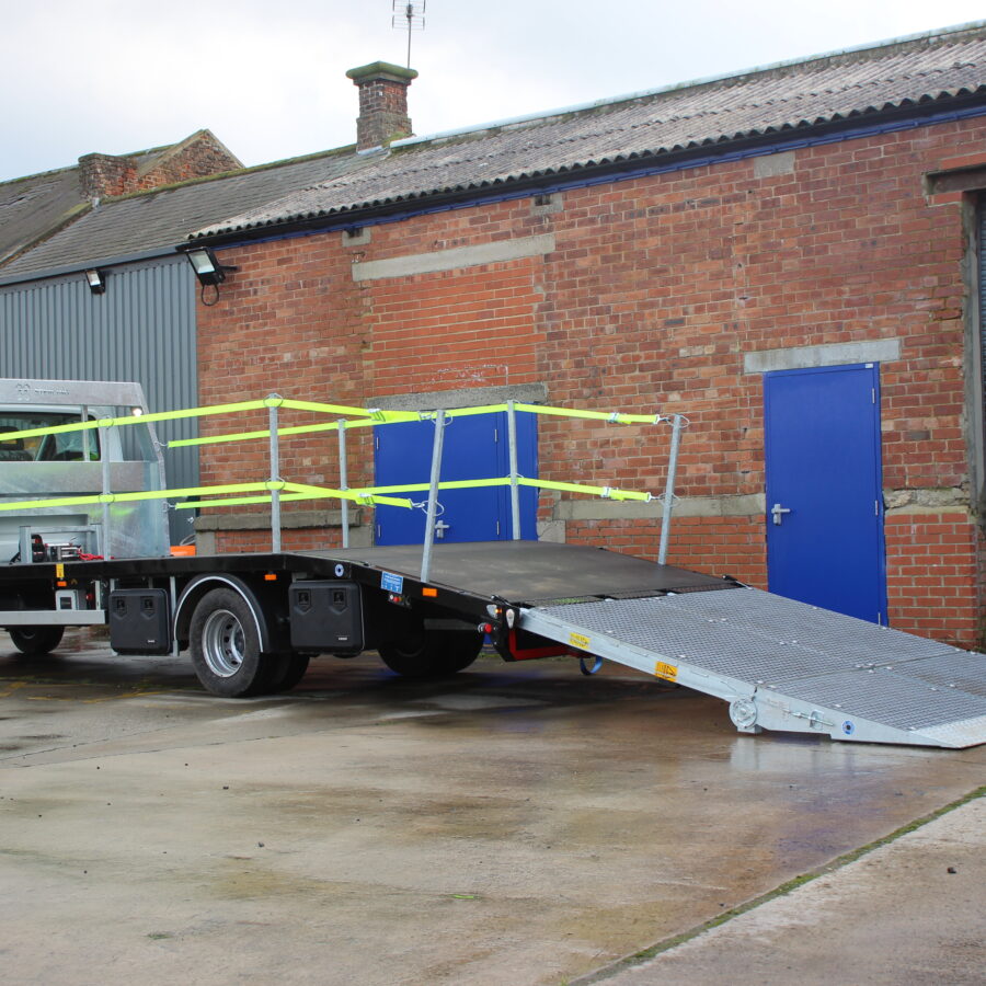 Iveco 7.2T 4×2 with Miniload Beavertail