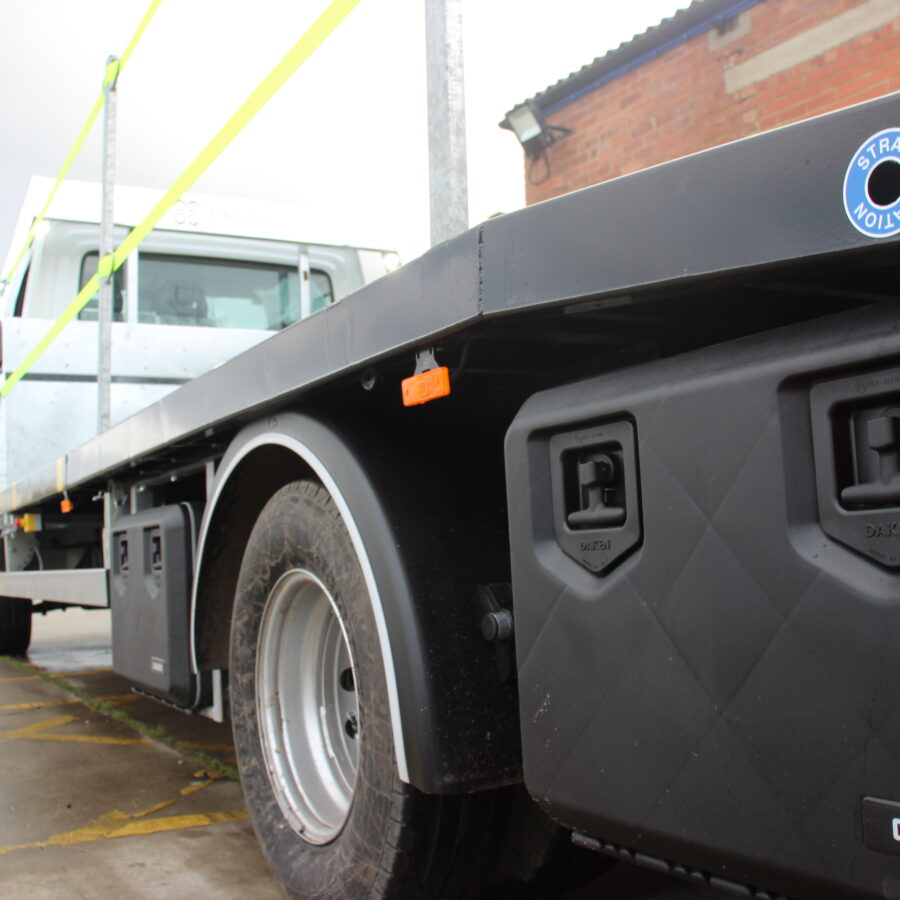 Iveco 7.2T 4×2 with Miniload Beavertail